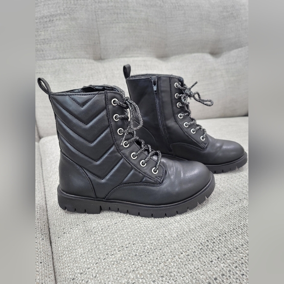 Magellan Outdoors black girls size 2 boots - Picture 1 of 12